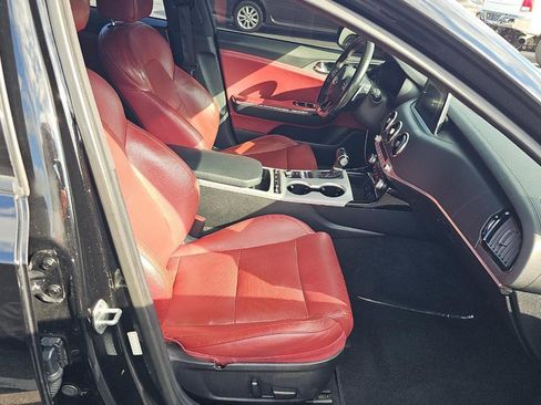 Used 2018 Kia Stinger GT1 image 11