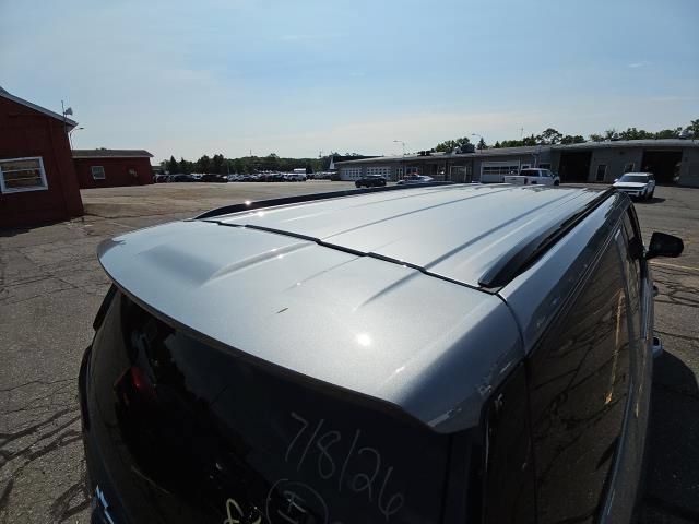 Used 2025 Chevrolet Suburban Z71 AWD/4WD image 7