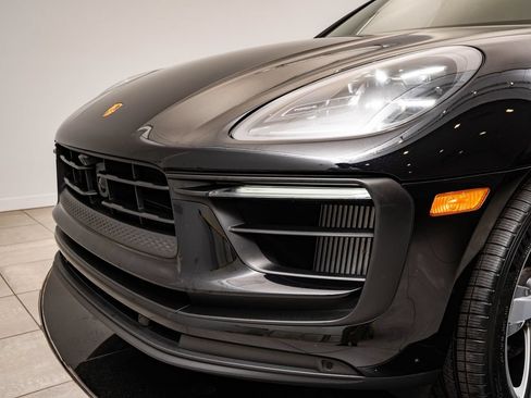 Certified 2023 Porsche Macan S AWD/4WD image 17
