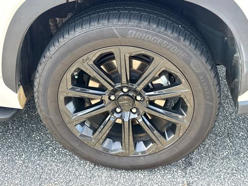 Used 2022 Toyota Highlander XLE FWD image 20