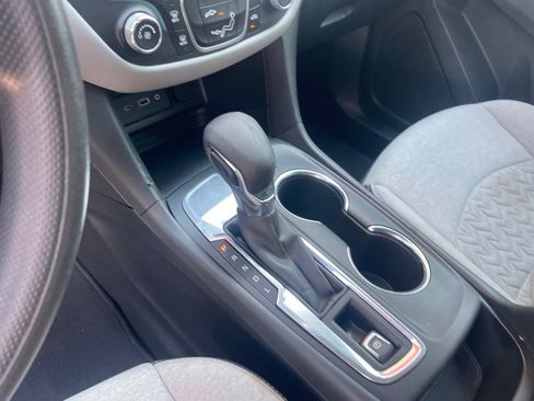 Used 2022 Chevrolet Equinox LS FWD image 23