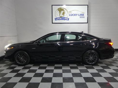 Used 2019 Toyota Avalon XSE image 7