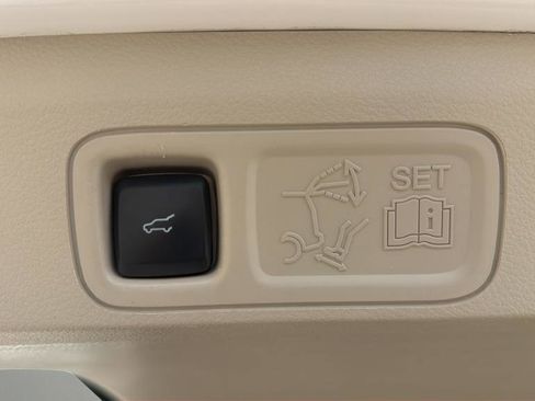 Used 2019 Lincoln Navigator Reserve AWD/4WD image 16