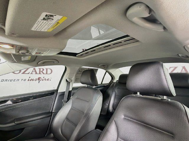 Used 2017 Volkswagen Jetta SEL FWD image 25