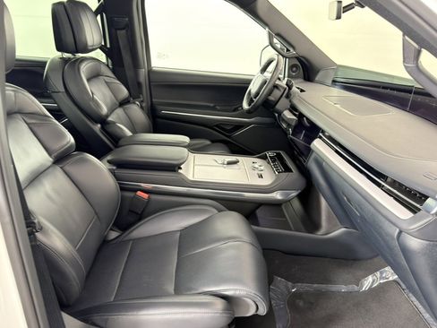 Used 2025 Lincoln Navigator L Reserve w/ Jet Appearance Package AWD/4WD image 8