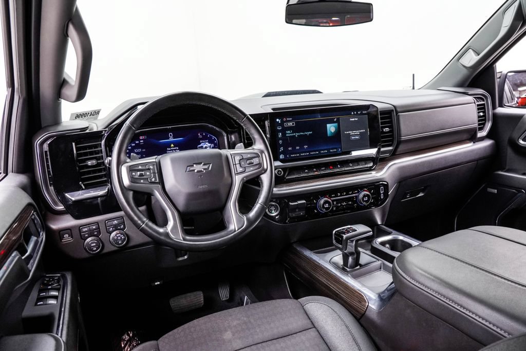 Used 2024 Chevrolet Silverado 1500 LT Trail Boss w/ Convenience Package II AWD/4WD image 4