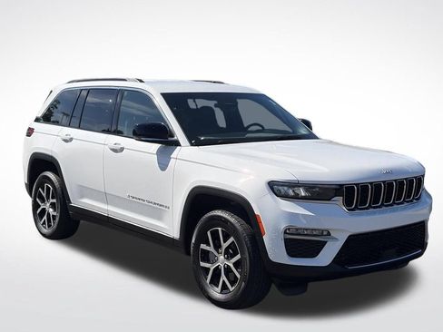 Used 2025 Jeep Grand Cherokee Limited AWD/4WD image 2