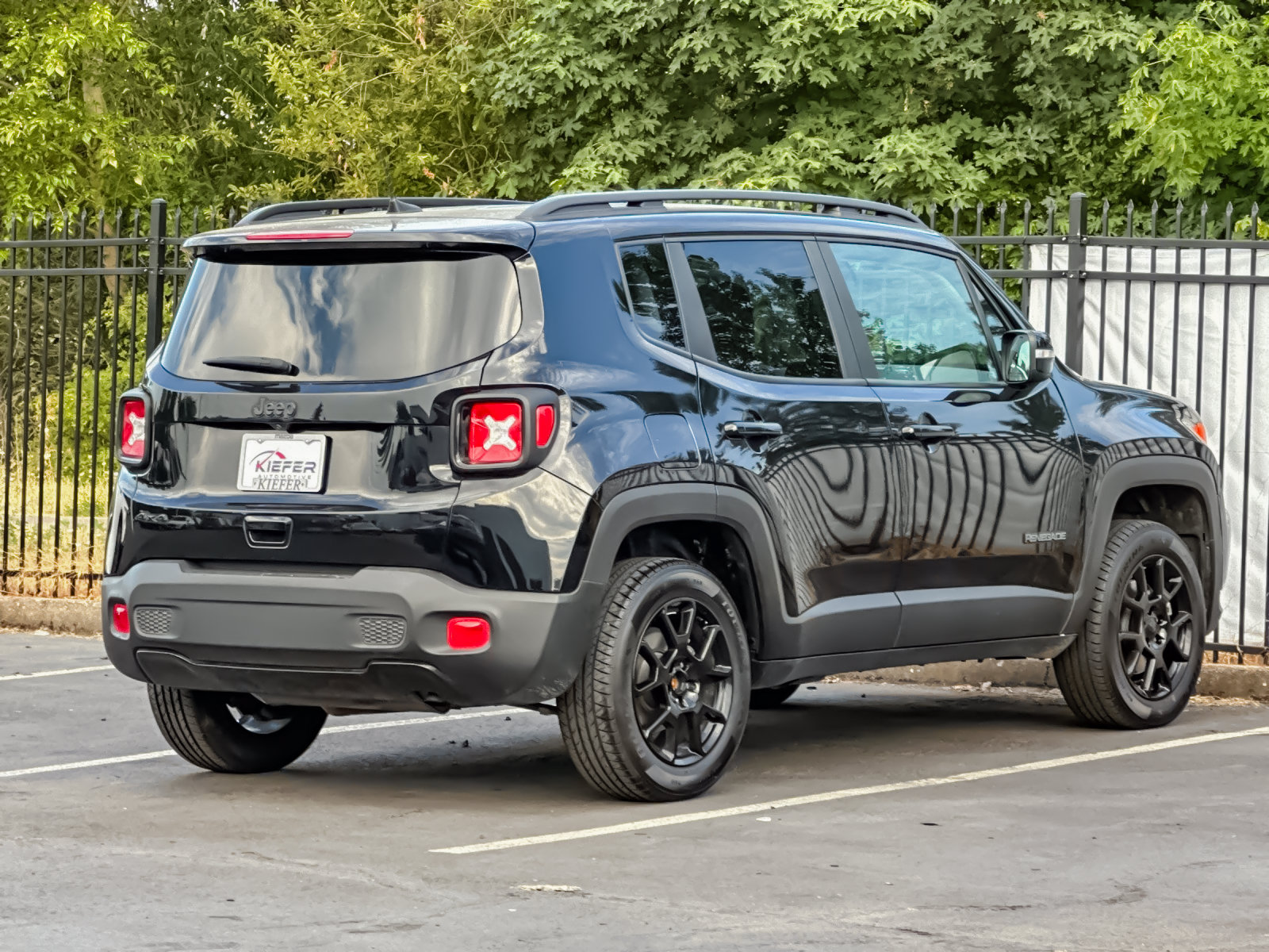 Used 2020 Jeep Renegade Altitude AWD/4WD image 3