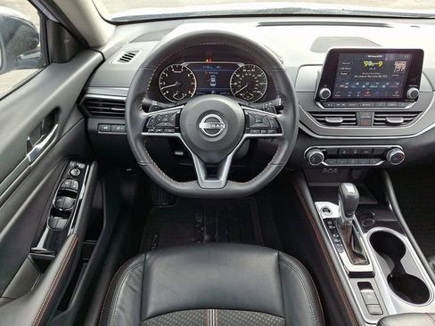 Certified 2025 Nissan Altima 2.5 SR image 14