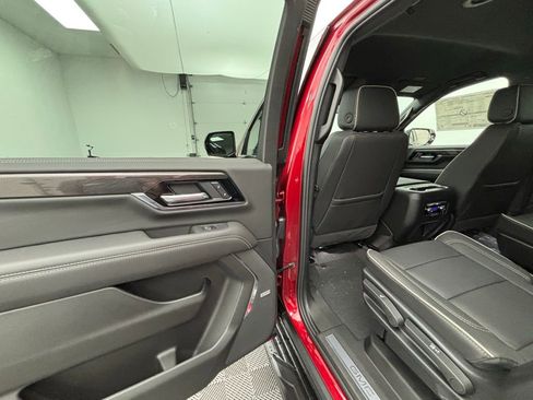 New 2025 GMC Yukon XL Elevation w/ LPO, Yukon Black Package image 44