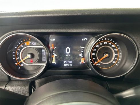 Used 2019 Jeep Wrangler Unlimited Sahara w/ Uconnect 4C Nav & Sound Group image 18