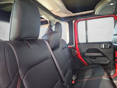 Used 2025 Jeep Wrangler Unlimited Rubicon AWD/4WD image 18