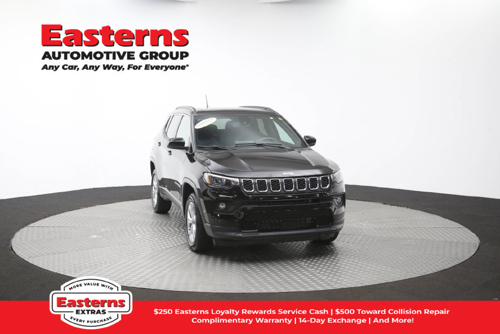 Used 2025 Jeep Compass Latitude w/ Sun & Sound Group AWD/4WD image 55