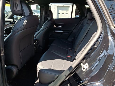 Used 2024 Mercedes-Benz GLC 300 4MATIC image 11