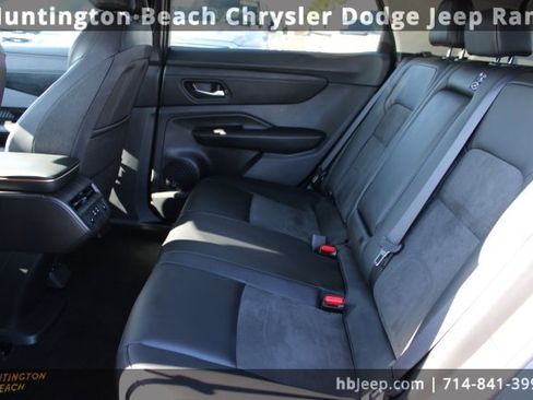 Used 2025 Nissan Ariya FWD image 35