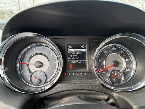 Used 2013 Chrysler Town & Country Touring image 30