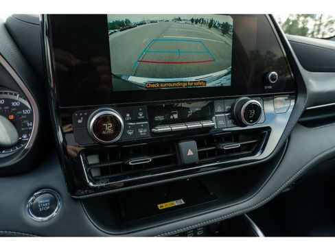 Used 2023 Toyota Highlander XSE image 27