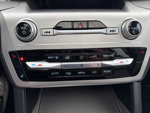 Used 2022 Ford Explorer XLT w/ Equipment Group 202A image 29