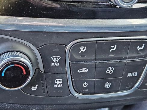 Used 2023 Chevrolet Traverse RS image 11