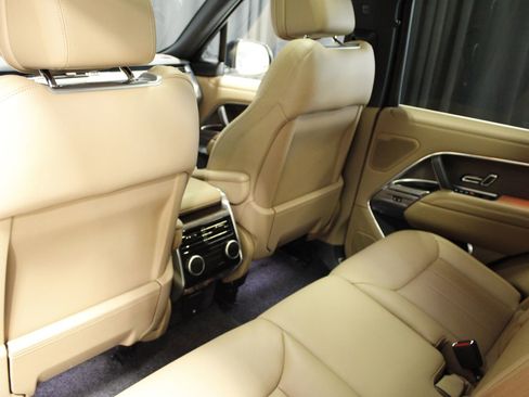 Used 2025 Land Rover Range Rover SE AWD/4WD image 39