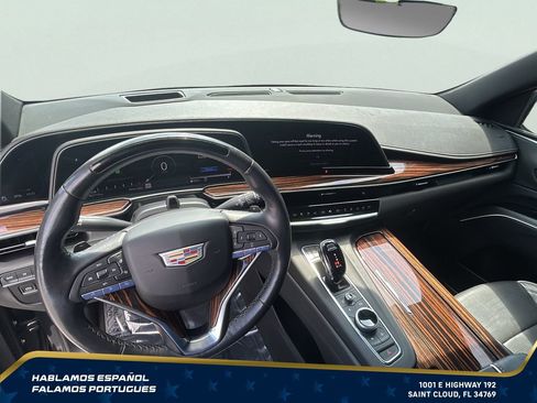 Used 2022 Cadillac Escalade ESV Premium Luxury AWD/4WD image 17