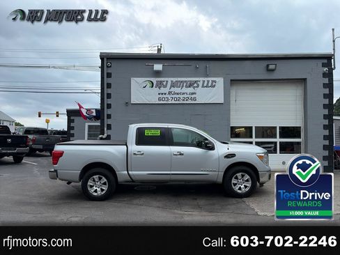 Used 2017 Nissan Titan SV AWD/4WD image 1