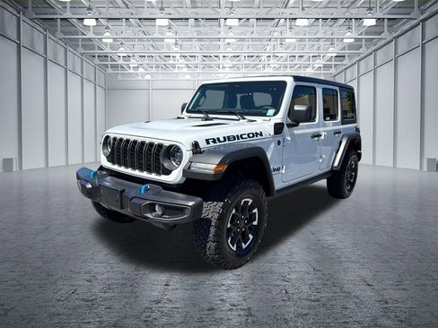 Used 2025 Jeep Wrangler Unlimited Rubicon 4xe w/ Safety Group AWD/4WD image 3