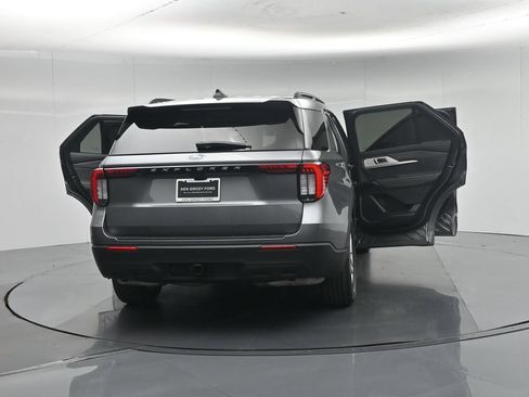 Used 2025 Ford Explorer Active RWD image 33