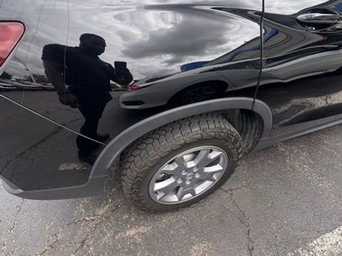 Used 2025 Honda Passport TrailSport image 2