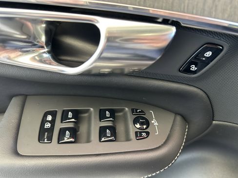 Used 2025 Volvo XC90 B6 Ultra w/ Protection Package Premier image 26