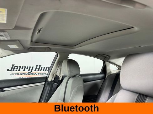 Used 2018 Honda Civic EX image 3