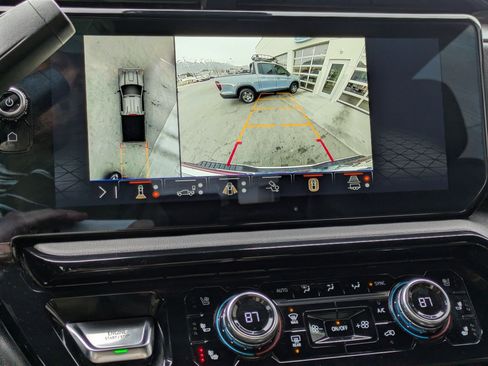 Used 2025 GMC Sierra 2500 AT4 image 26