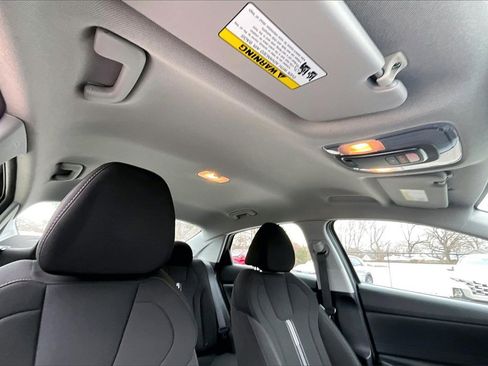 Used 2023 Hyundai Elantra SEL image 21