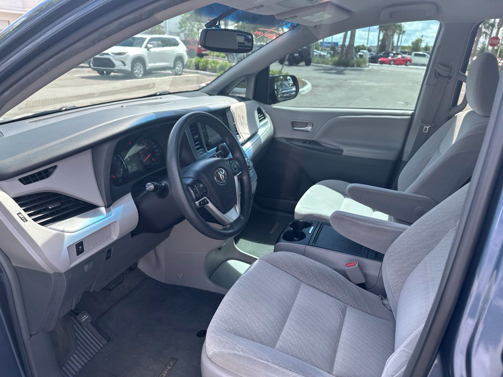 Used 2017 Toyota Sienna LE FWD image 11