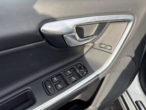 Used 2015 Volvo V60 T5 Cross Country w/ Climate Package image 20