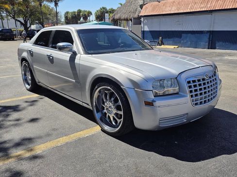 Used 2005 Chrysler 300 RWD image 4