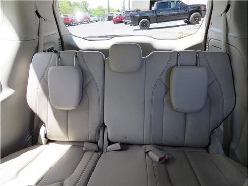 Used 2019 Chrysler Pacifica Limited image 25