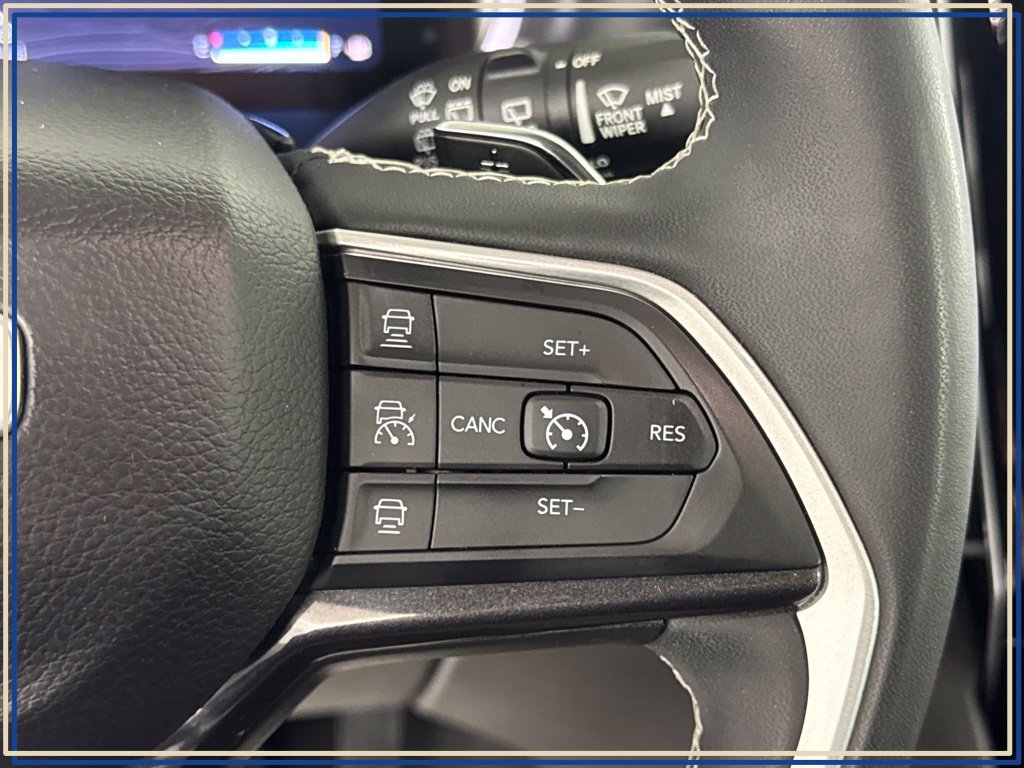 Used 2023 Jeep Grand Cherokee Laredo AWD/4WD image 20