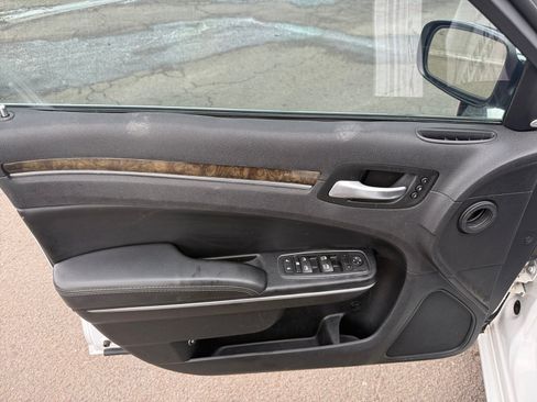 Used 2016 Chrysler 300 C RWD image 27