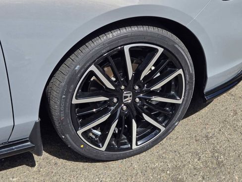 Used 2024 Honda Accord Touring image 9