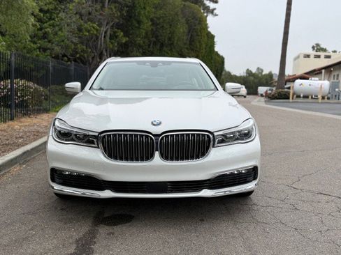 Used 2018 BMW 750i image 7