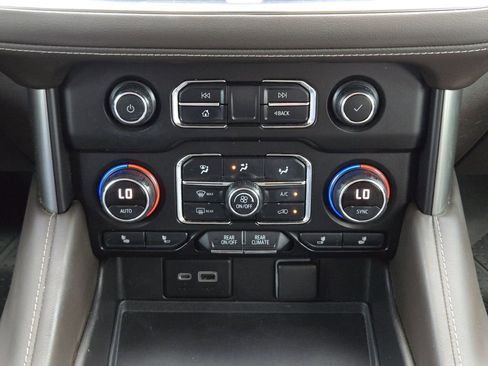 Used 2021 Chevrolet Suburban Z71 w/ Rear Media and Nav Package AWD/4WD image 14