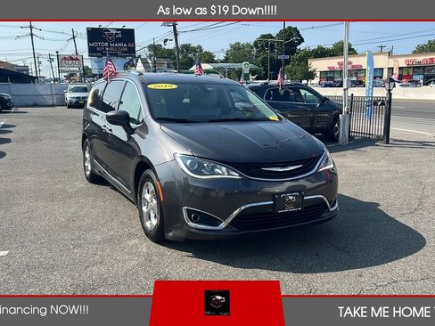 Used 2019 Chrysler Pacifica Touring-L FWD image 7