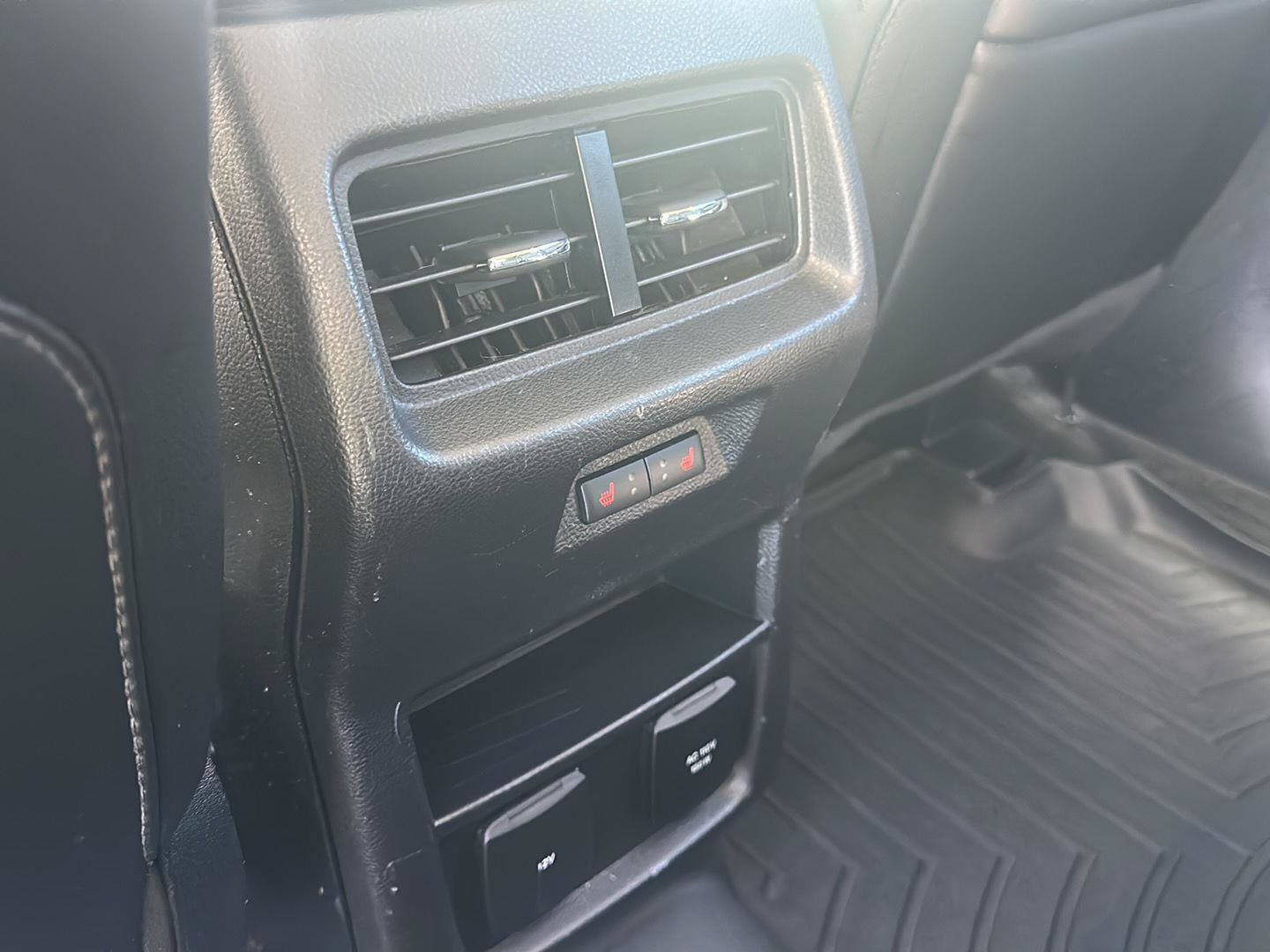 Used 2016 Ford Edge Titanium w/ Equipment Group 301A AWD/4WD image 11
