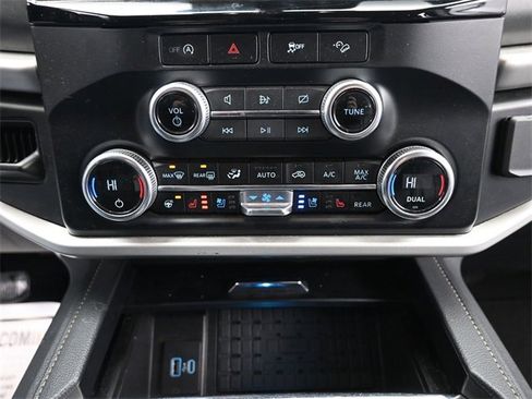 Used 2024 Ford Expedition XLT image 17