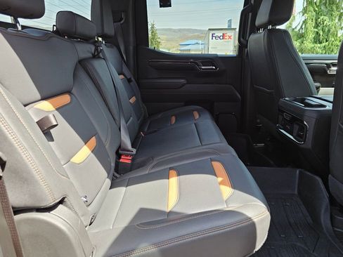 Certified 2023 GMC Sierra 1500 AT4 w/ Technology Package AWD/4WD image 18