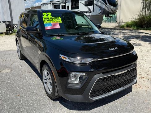 Used 2022 Kia Soul LX image 1