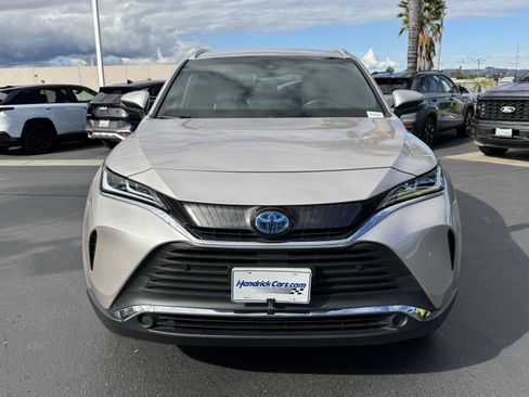 Used 2021 Toyota Venza XLE image 3