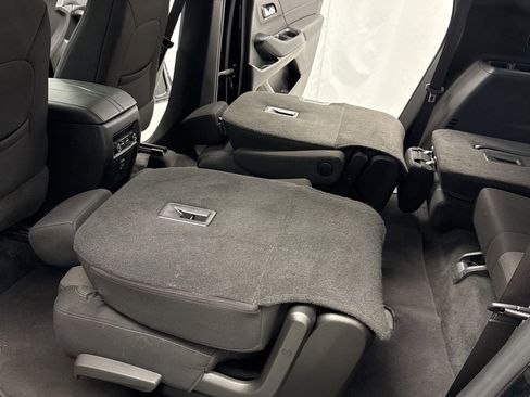 Used 2022 Chevrolet Traverse LT image 37