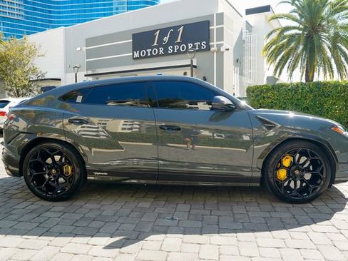 Used 2023 Lamborghini Urus Performante AWD/4WD image 33